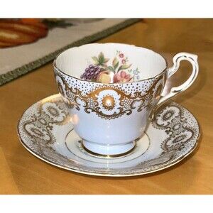 PARAGON BONE CHINA TEA CUP & SAUCER BY APPOINTMENT TO HER MAJESTY THE QUEEN BLUE